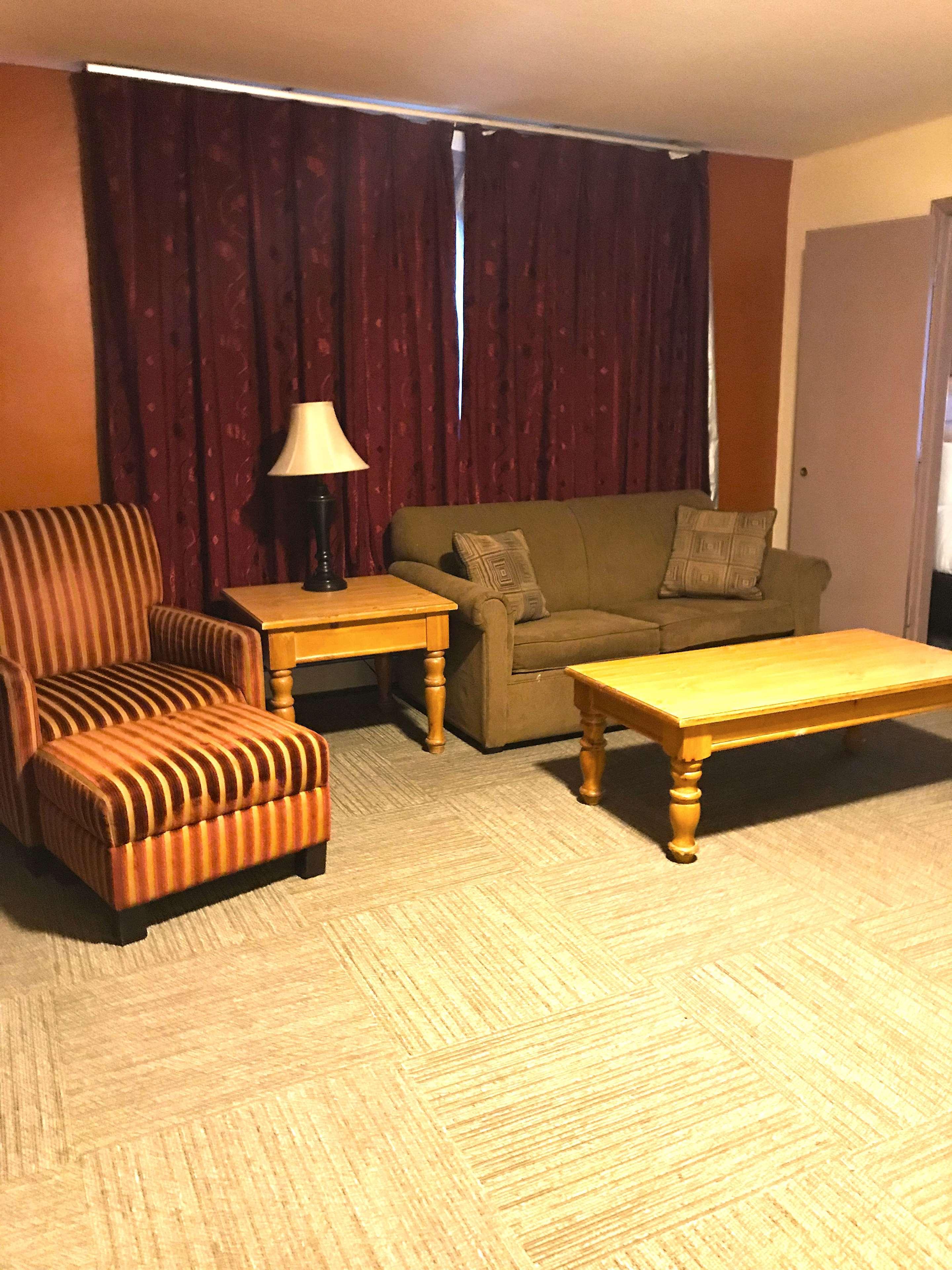 Americas Best Value Inn & Suites Anchorage Airport Exterior photo
